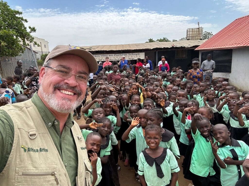 Have faith! Mike Arnold and School Children at the Kuchingoro Camp in Abuja. Credit: Mike Arnold.