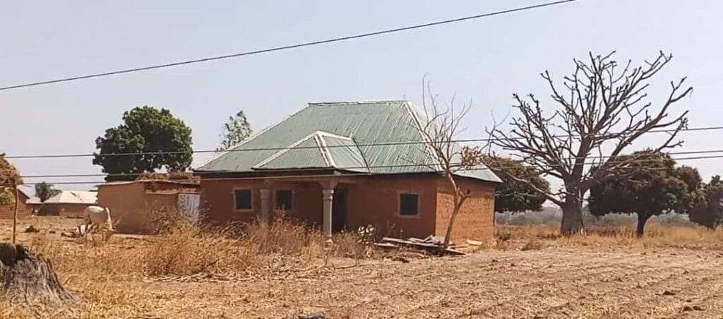 Abandoned houses in Agamah settlement in southern Kajuru after terrorist bandit raids. Credit Mike Odeh James.