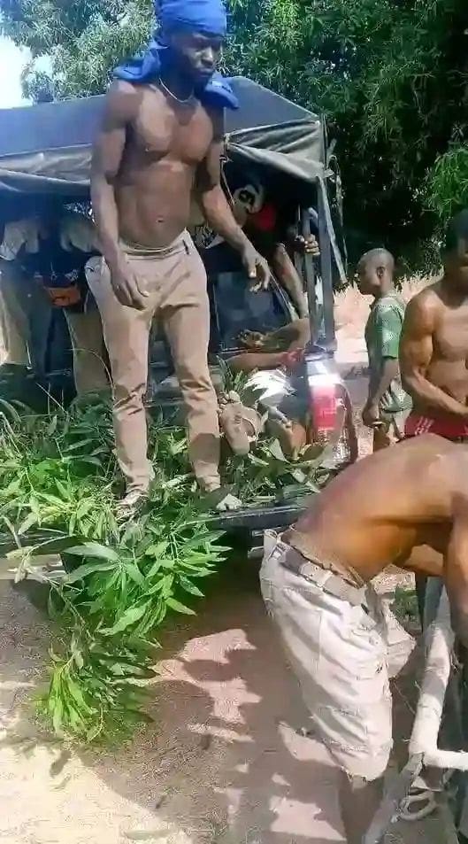 Victims of Fulani attack on On-Mba-Aondo being evacuated at Gwer-West County Secretariat 