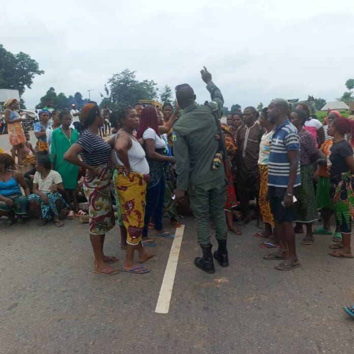 Makurdi-Lafia Highway was in the early hours of Monday, August 11, 2025, shut down by Yelewata women following the killing of three Christian residents by Fulani jihadists. Credit: Ekani Olikita. 