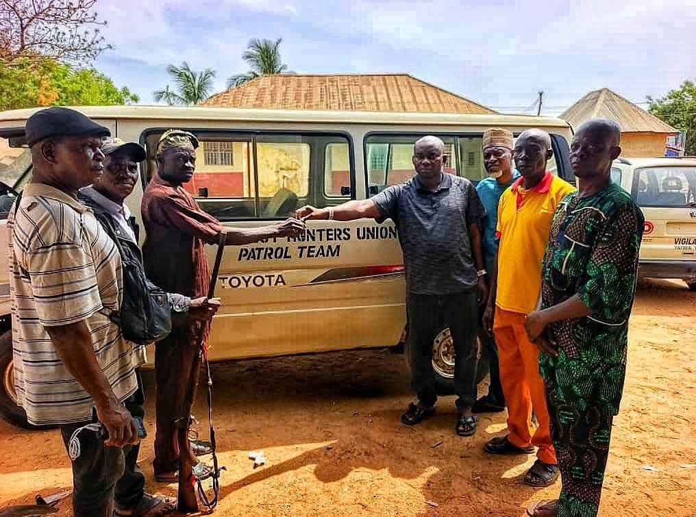 Honorable Tosin Olokun donating refurbished vehicle to Okun Hunters Union in March 2025.  Picture Courtesy: Honorable Tosin Olokun archives