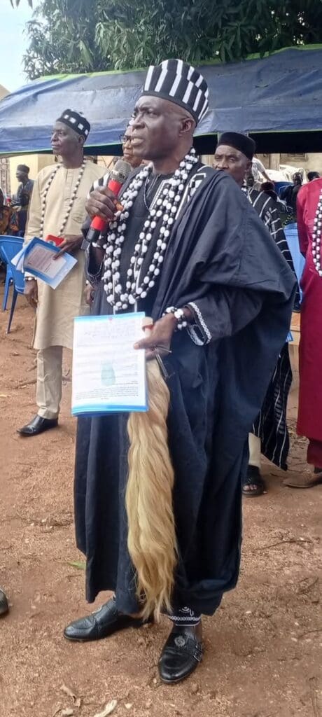 Chief Timothy Agile, Kwande Monarch, addressing his people on September 1st, 2025 in Jato-Aka. Credit: Ekani Olikita.