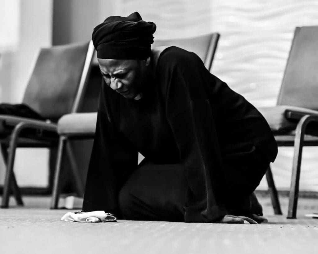 Pastor Sarah Omakwu kneeling in prayer. Credit: Sarah Omakwu|Facebook.